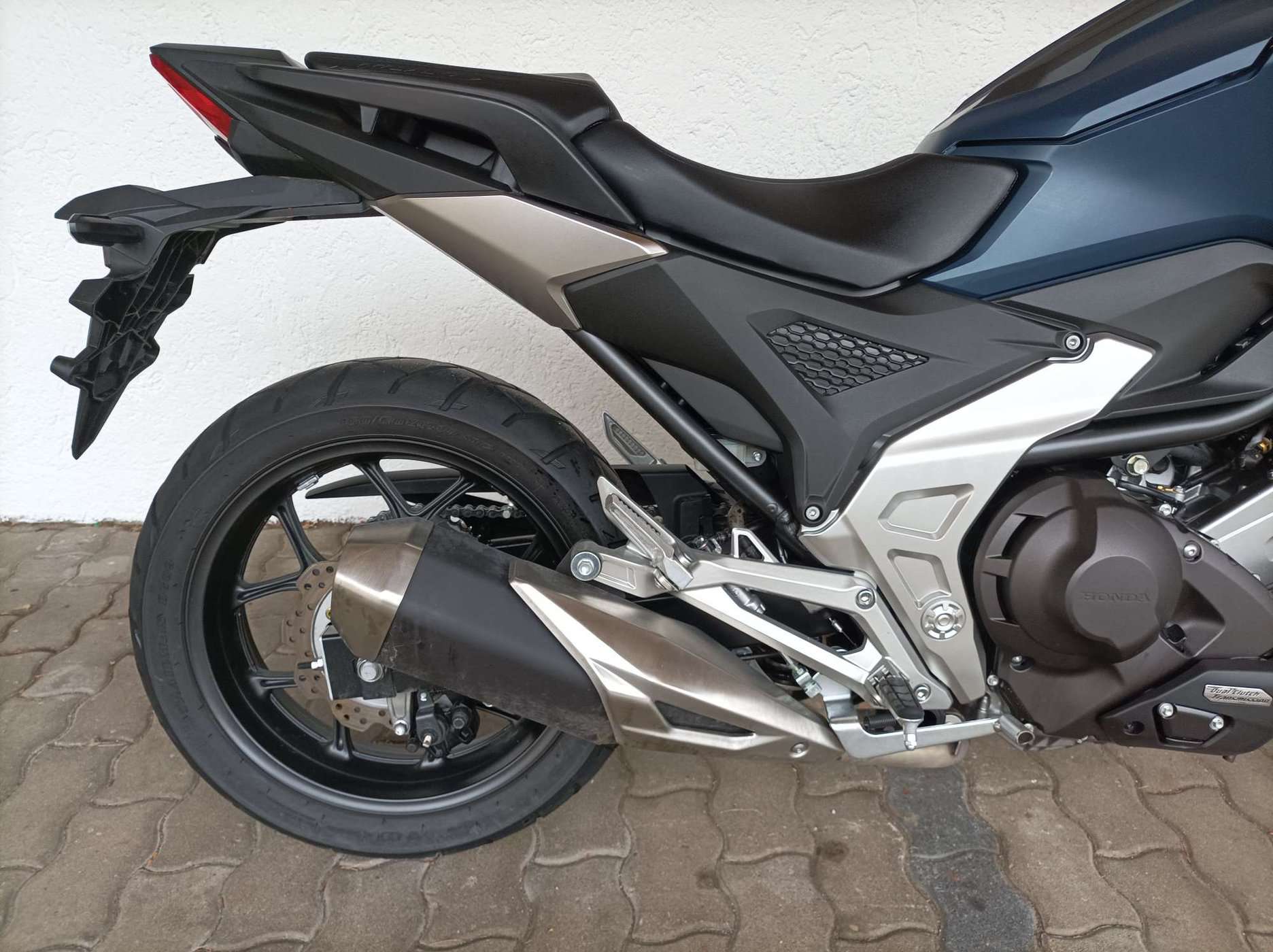 Großes Vorschaubild des Motorrades in einem Bilderkarussell