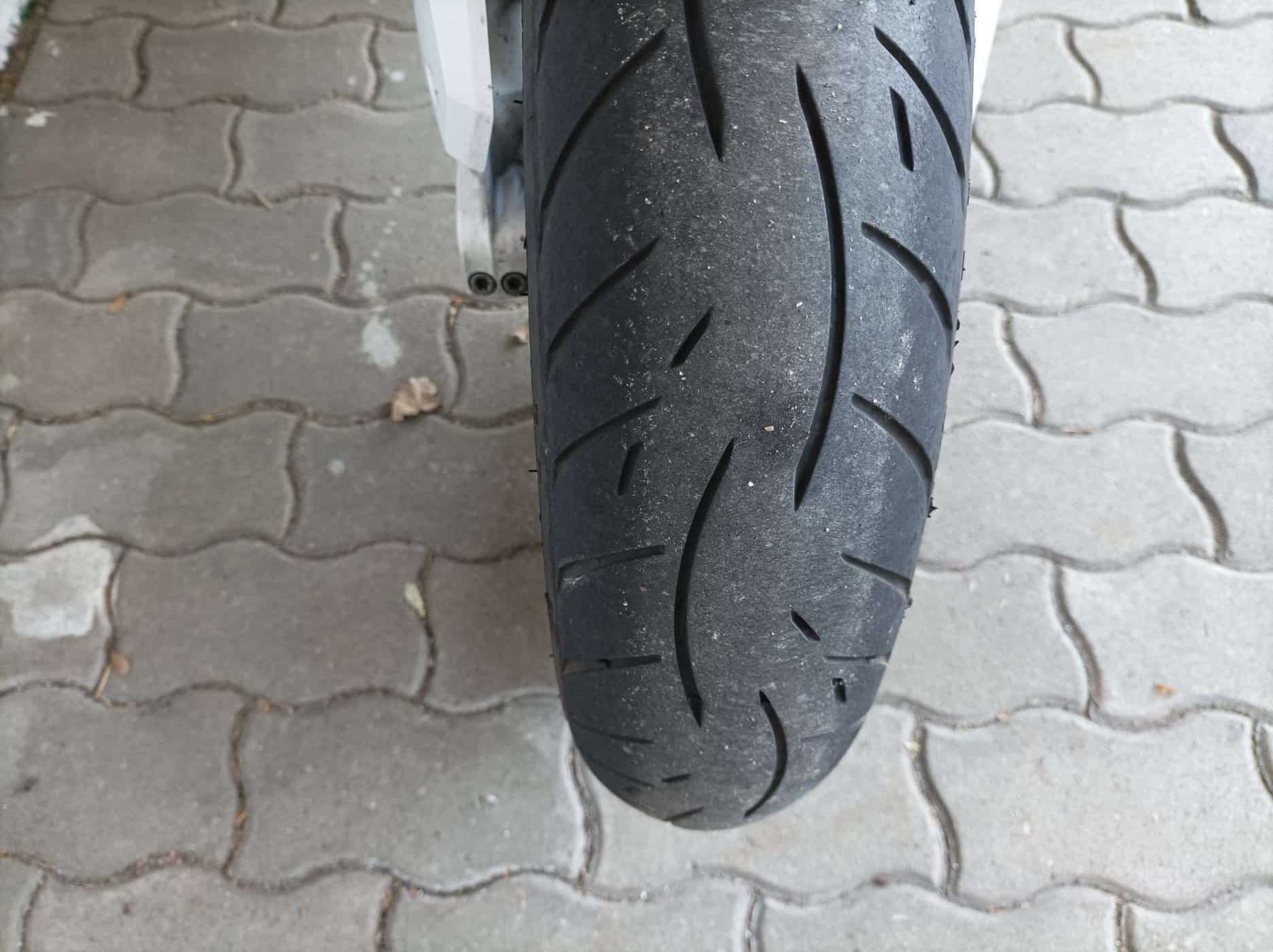Großes Vorschaubild des Motorrades in einem Bilderkarussell