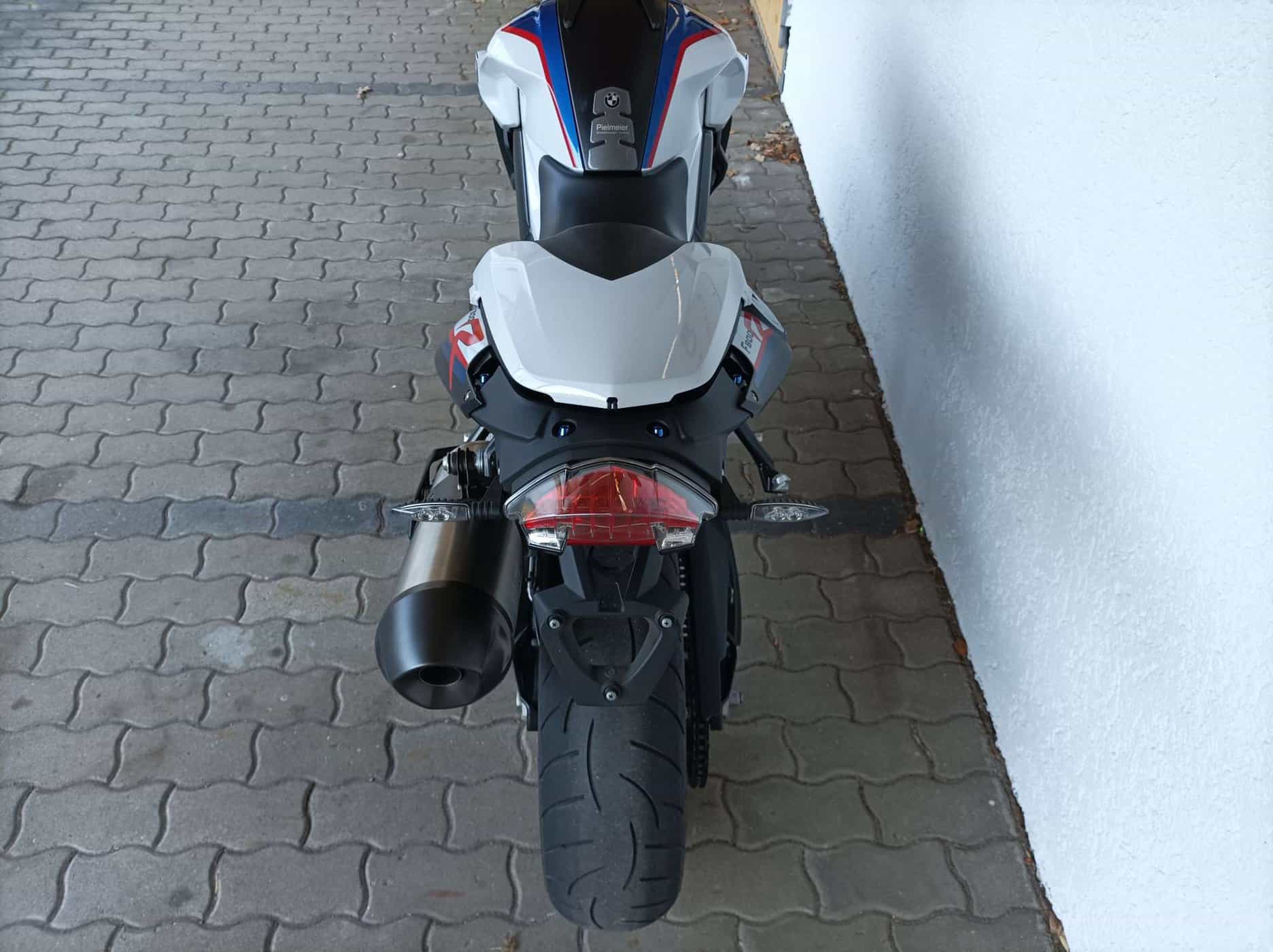 Großes Vorschaubild des Motorrades in einem Bilderkarussell