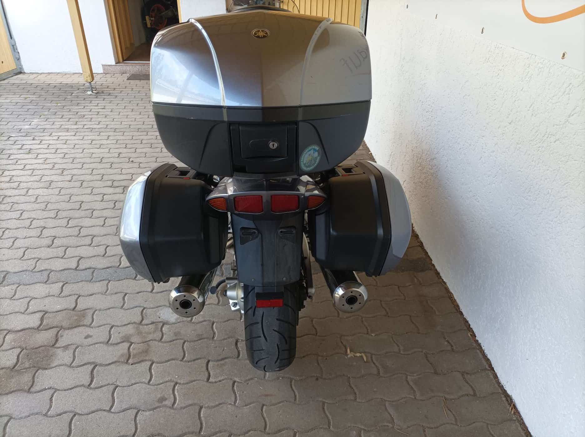 Großes Vorschaubild des Motorrades in einem Bilderkarussell