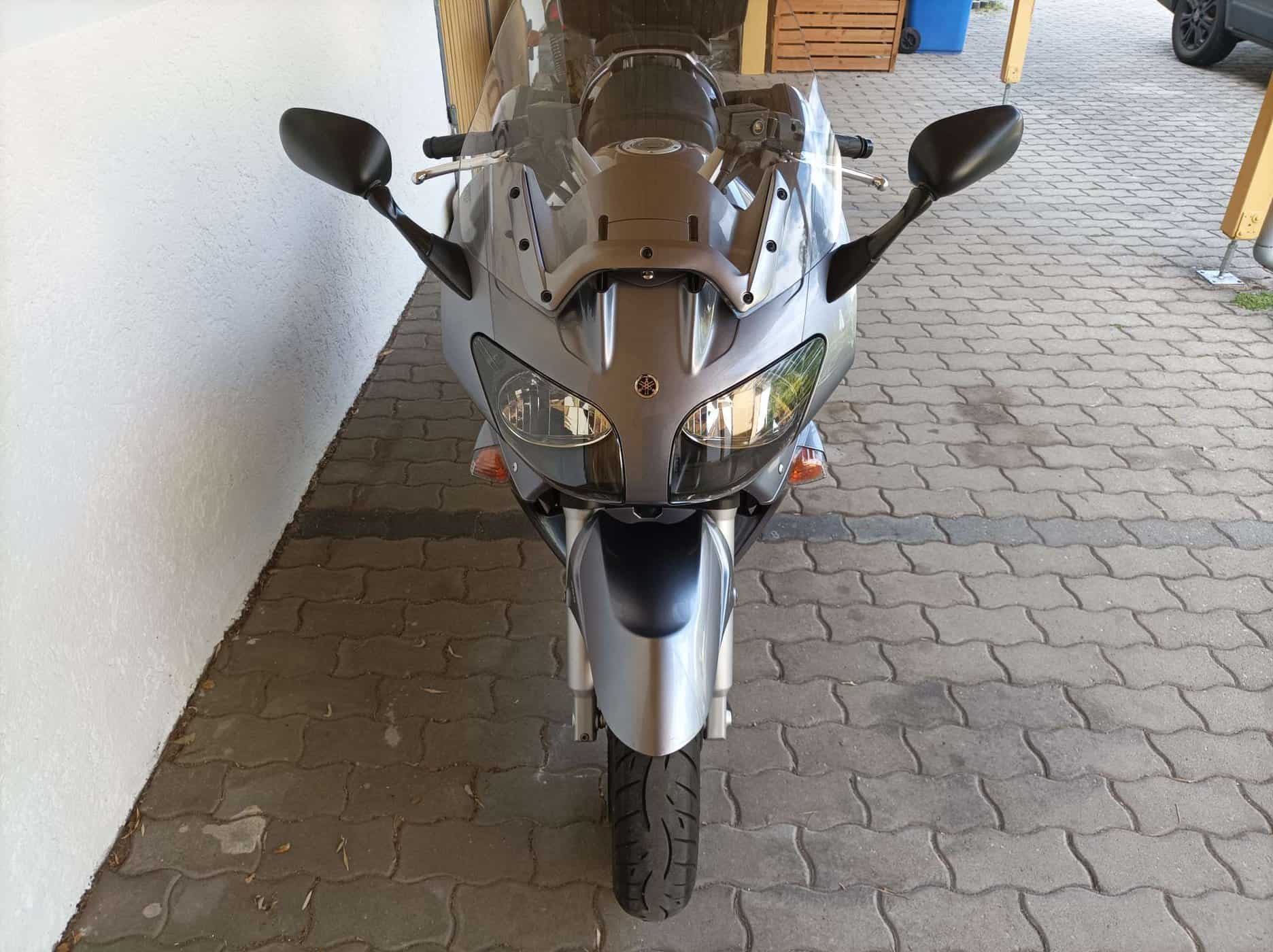 Großes Vorschaubild des Motorrades in einem Bilderkarussell