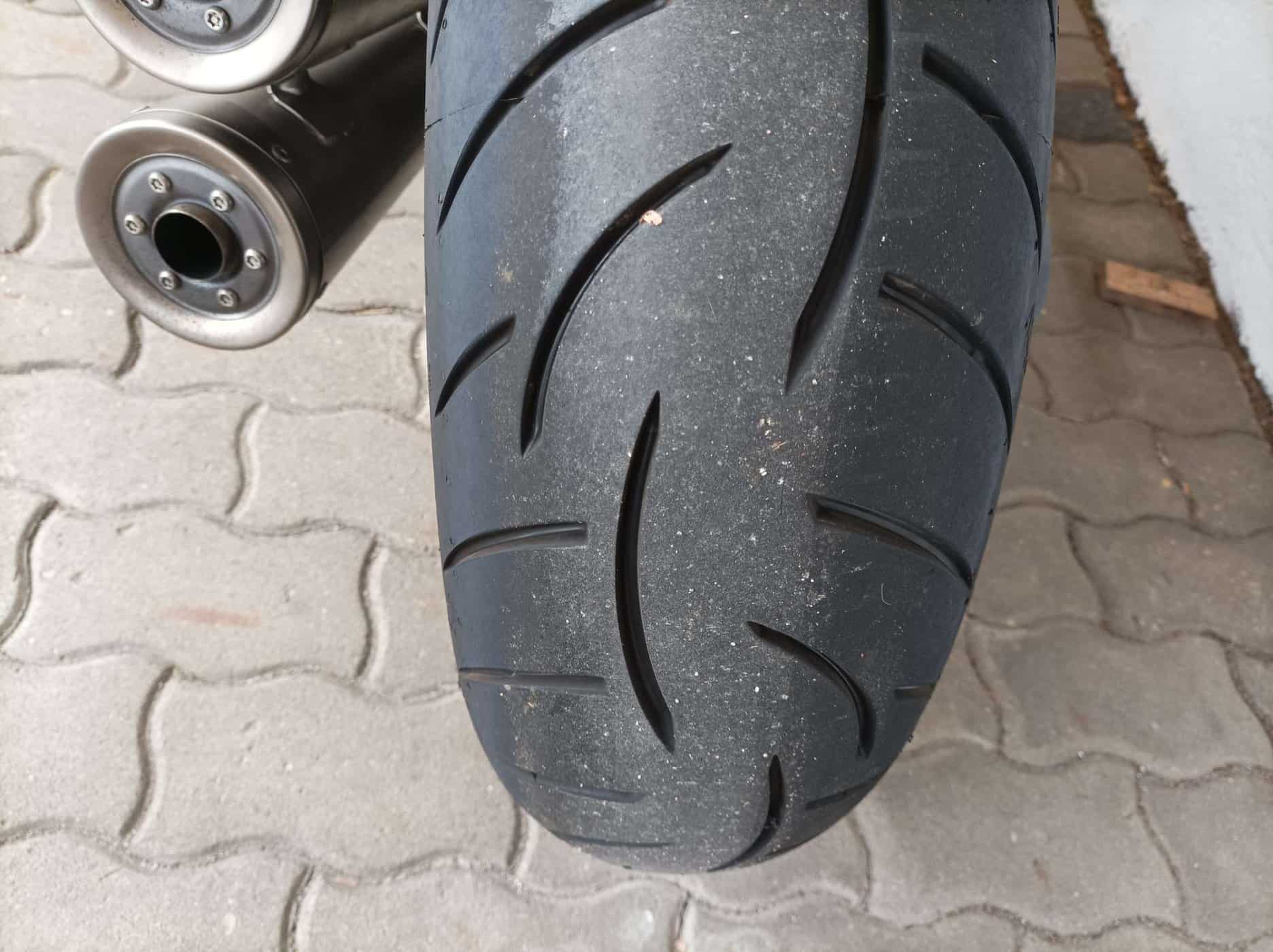 Großes Vorschaubild des Motorrades in einem Bilderkarussell