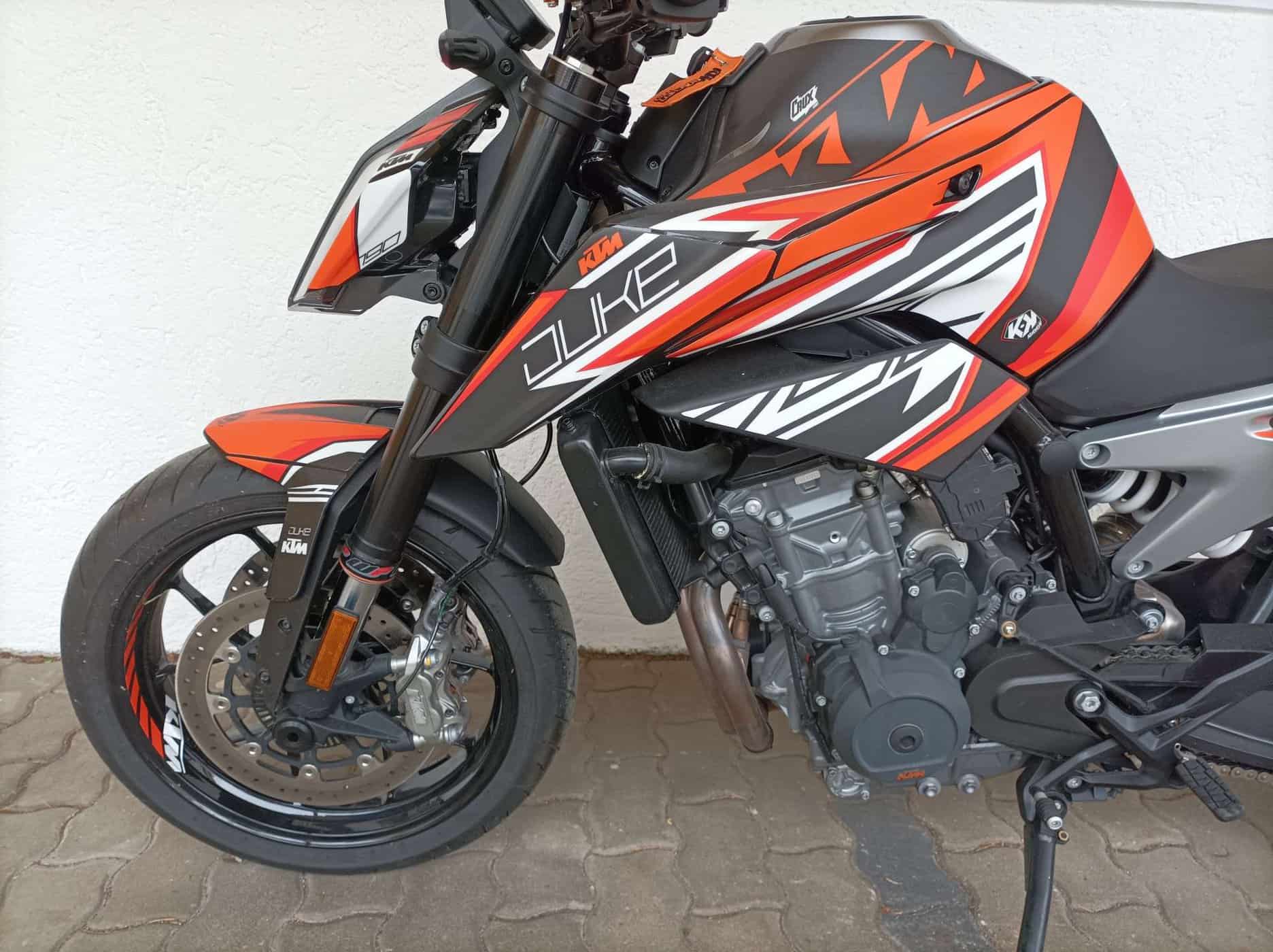 Großes Vorschaubild des Motorrades in einem Bilderkarussell