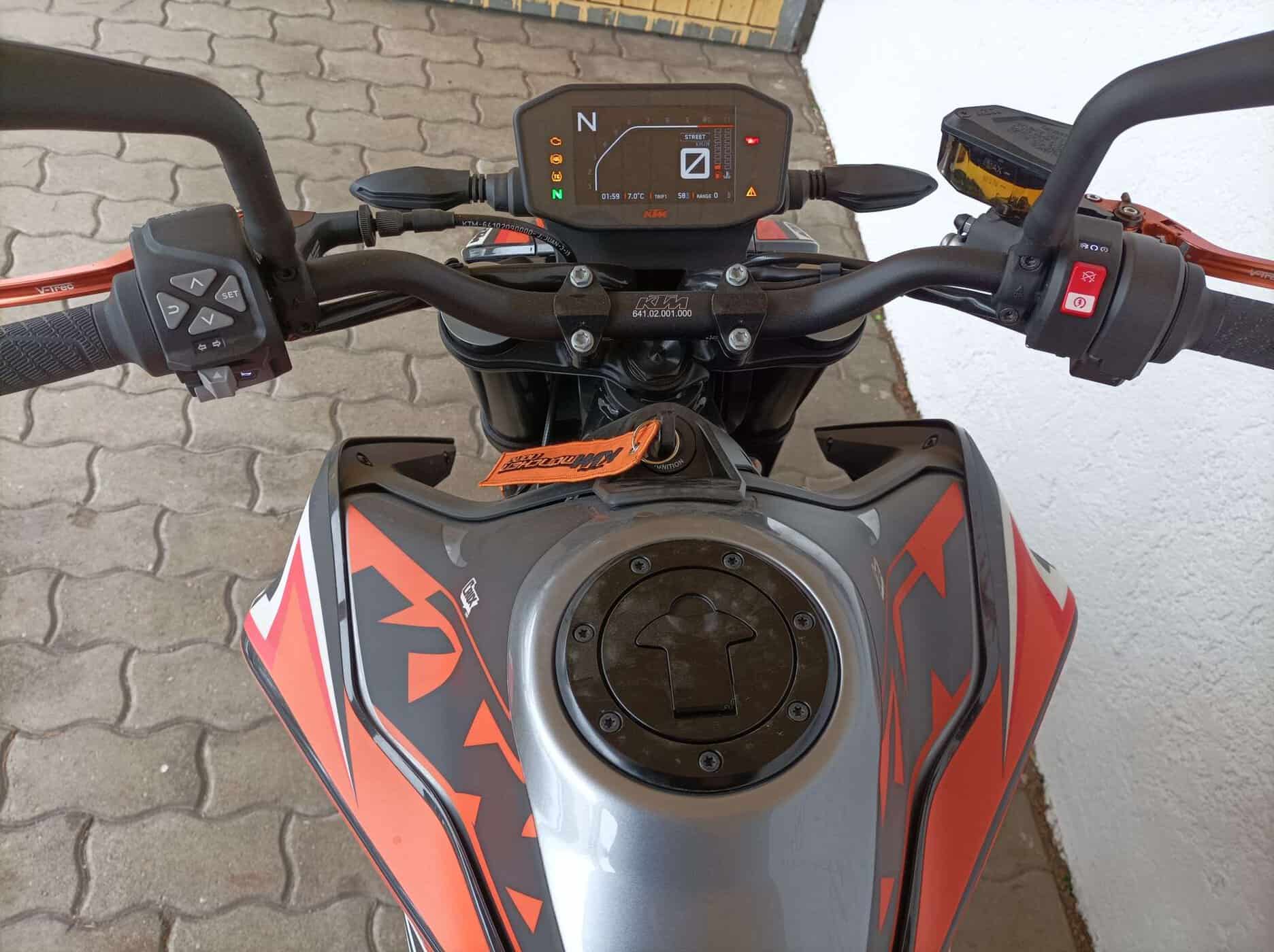 Großes Vorschaubild des Motorrades in einem Bilderkarussell