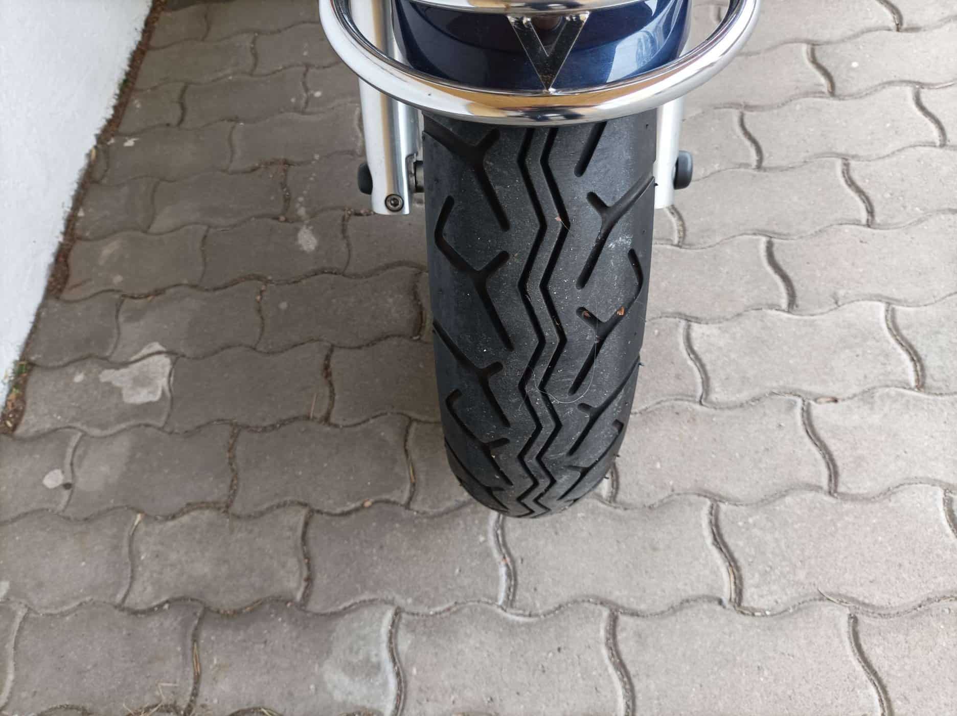 Großes Vorschaubild des Motorrades in einem Bilderkarussell